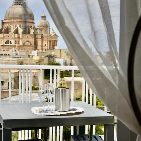 Alight Sauna & Penthouse Apartment *