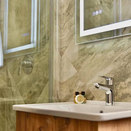 Alight Sauna & Penthouse Apartment